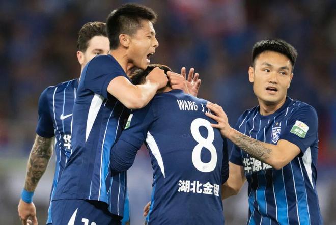 开云登录入口-亚冠今晚走向成谜，武汉三镇刷新队史纪录，更衣室稳定，身体对抗强度拉满 