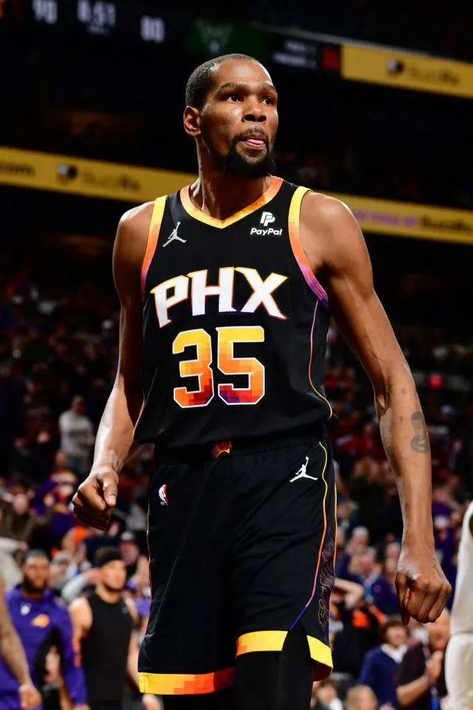 开云娱乐入口-这也行？巴塞罗那围绕中超造点机会杜兰特在SKT比赛中精彩发挥，赛前密尔沃基雄鹿调整名单以备中超 